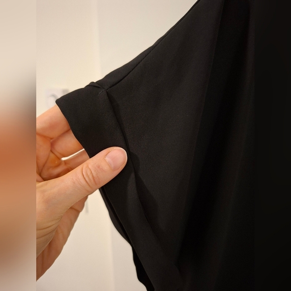 Cabi Women's Black Short-sleeve V-neck Point Collar Top (Size M) - Picture 4 of 6